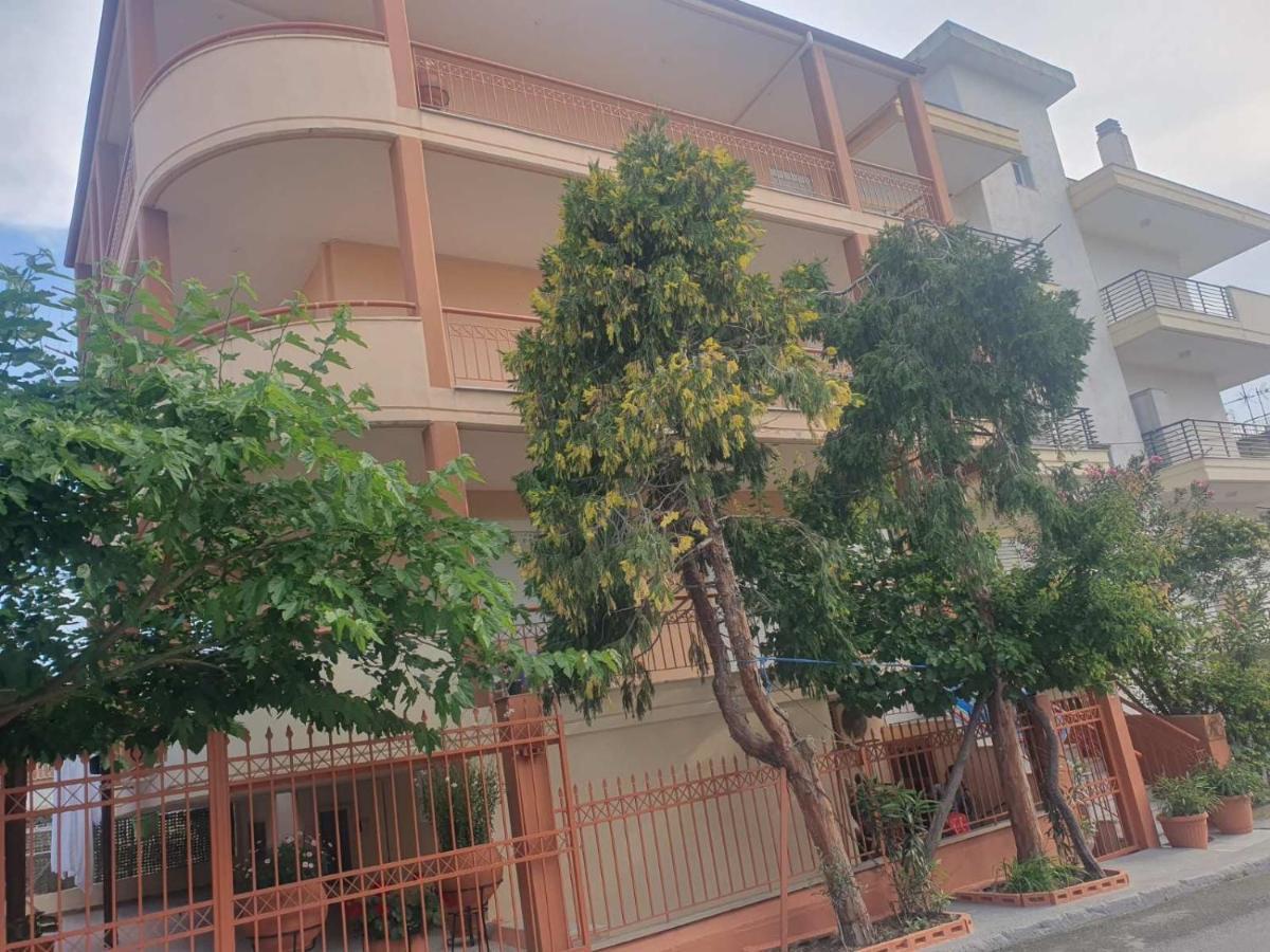 Elle Apartment By Alp Hospitality Services Nea Kallikrateia Ngoại thất bức ảnh